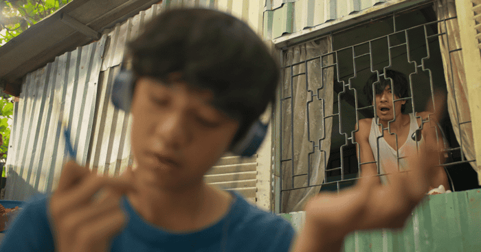 Trailer hé lộ tính cách của hai nhân vật chính: người ba (Kiều Minh Tuấn) và cậu con trai (Hạo Khang)