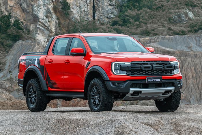 Ford đang mở rộng dòng Raptor với mục tiêu đẩy mạnh các phiên bản mới và tăng cường sự hiện diện của mình trong phân khúc xe thể thao hiệu suất cao, mang lại sức hấp dẫn lớn với khách hàng yêu thích trải nghiệm lái xe.