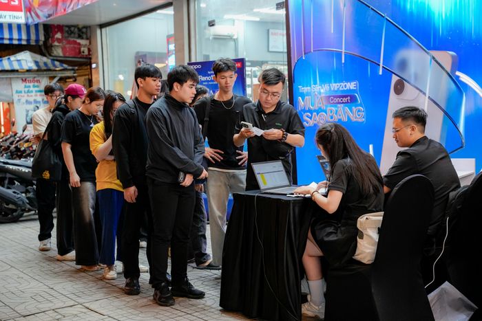 Hàng ngàn fan đã tham gia “săn” vé VIP cho concert Mưa Sao Băng của OPPO.