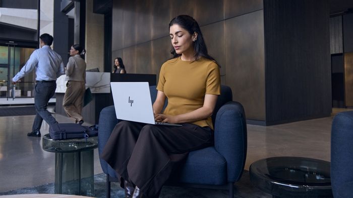 Các mẫu máy đều hỗ trợ chuẩn kết nối Wi-Fi 7 tiên tiến, Bluetooth thế hệ mới và có tùy chọn modem 5G, đáp ứng nhu cầu làm việc linh hoạt di động.