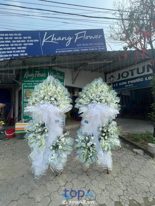 Khang Flower tại TP Huế cung cấp dịch vụ hoa đám tang chất lượng với thiết kế đẹp mắt và phù hợp với mọi yêu cầu của khách hàng.