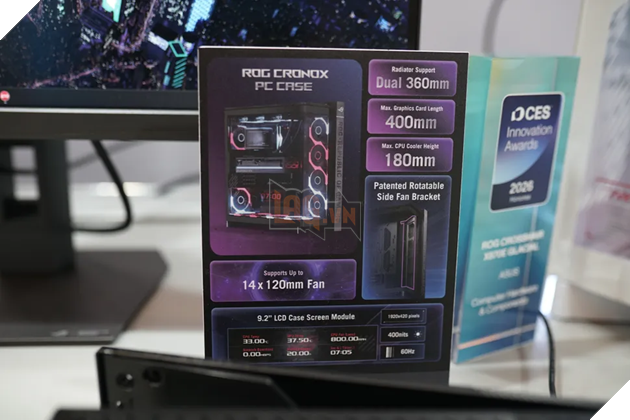 ASUS đã giới thiệu vỏ máy ROG Cronox tại CES, gây ấn tượng với màn hình LCD 9,2 inch và khả năng hỗ trợ phần cứng mạnh mẽ 3.