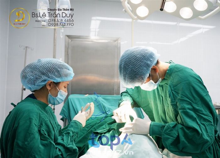 Đắp khuyết hở cánh mũi với bác sĩ Lê Trần Duy