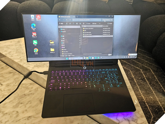Lenovo chính thức ra mắt concept laptop gaming với màn hình cuộn siêu rộng tại CES 2026
