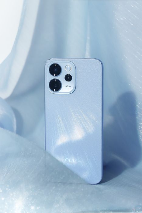 Thiết kế OPPO Reno15 Series nổi bật với họa tiết Mưa Sao Băng lấp lánh, thu hút mọi ánh nhìn.