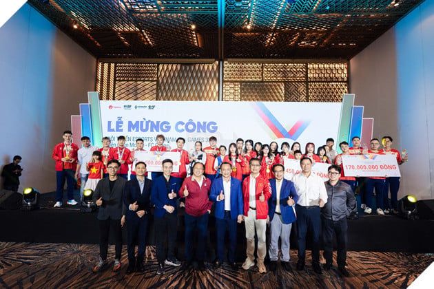 Garena Việt Nam trao tặng hơn 1 tỷ đồng để chúc mừng các đội tuyển thể thao điện tử Việt Nam giành huy chương tại SEA Games 33 với các nội dung Liên Quân Mobile và FC Online
