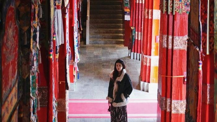 Khu vực hành lang với những bức tranh Thangka