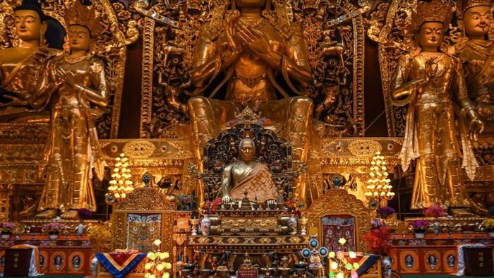 Những bức tượng tại tu viện Songzanlin mang giá trị nghệ thuật và tâm linh vô cùng lớn, thể hiện đức hạnh và giáo lý Phật giáo qua từng đường nét tỉ mỉ.