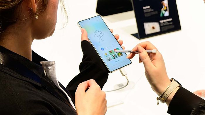 Samsung dự kiến sẽ mang đến một số cải tiến về thiết kế cho bút S Pen trên Galaxy S26 Ultra.