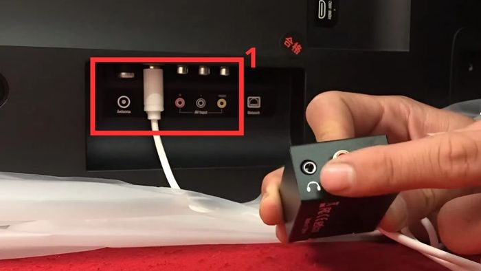Cách kết nối tivi Xiaomi với loa qua bộ chuyển đổi S/PDIF - Bước 1