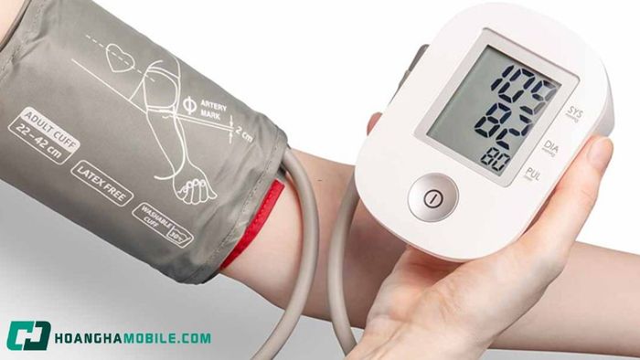 nen-lua-chon-may-do-huyet-ap-bap-tay