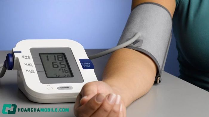 nen-lua-chon-may-do-huyet-ap-dien-tu