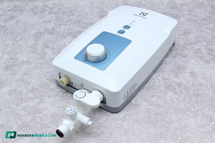 may-nuoc-nong-electrolux-01