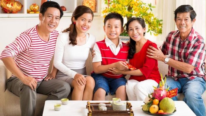 Dọn dẹp nhà cửa vào dịp Tết còn có ý nghĩa xóa bỏ những nỗi lo âu, muộn phiền của năm cũ để chuẩn bị đón năm mới với tâm hồn thanh thản.