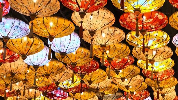 Không gian trang trí đèn lồng rực rỡ trong dịp lễ Tết Trung thu