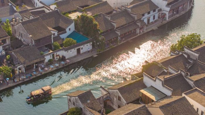 Giang Nam là một khu vực văn hóa và địa lý đặc trưng của Trung Quốc, nổi bật với những đặc điểm riêng biệt và ảnh hưởng sâu rộng trong lịch sử văn hóa quốc gia.