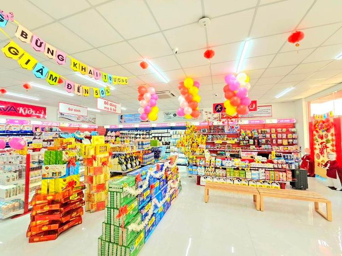 Không gian tại AVAKids luôn cập nhật những sản phẩm mới nhất, phù hợp với nhu cầu và giai đoạn phát triển của trẻ. Các bậc phụ huynh có thể tìm thấy những mặt hàng từ bình dân đến cao cấp từ các thương hiệu lớn, cùng đội ngũ tư vấn nhiệt tình giúp lựa chọn sản phẩm phù hợp nhất cho bé. Với chính sách giao hàng nhanh, hỗ trợ freeship và nhiều ưu đãi đặc biệt cho các mẹ chuẩn bị đồ đi sinh, AVAKids mang đến sự tiện lợi và chu đáo trong mọi giao dịch.
