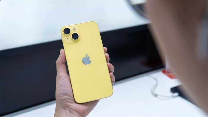 Cách kiểm tra ngoại hình iPhone 14 Plus cũ
