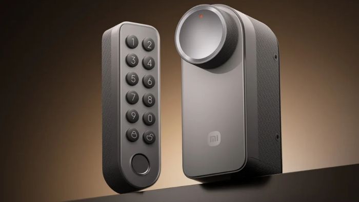 Khóa Xiaomi Self-Install Smart Lock hỗ trợ mở cửa qua vân tay, mật khẩu, Bluetooth, hoặc ứng dụng.