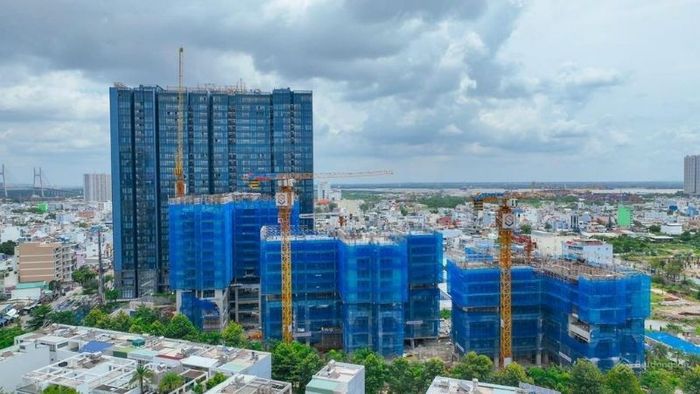Kiểm tra pháp lý và tiến độ xây dựng của dự án trước khi quyết định đầu tư.