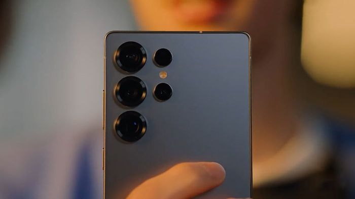 Việc đưa khẩu độ biến thiên trở lại trên các thế hệ S27 hoặc S28 là điều cần thiết để Samsung giữ vững vị thế của mình.