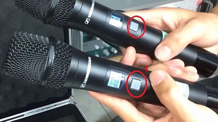 Cách sử dụng micro karaoke Bluetooth với TV và loa ngoài – bước 1