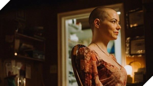 Chân dung Emma Stone trong phim Bugonia.