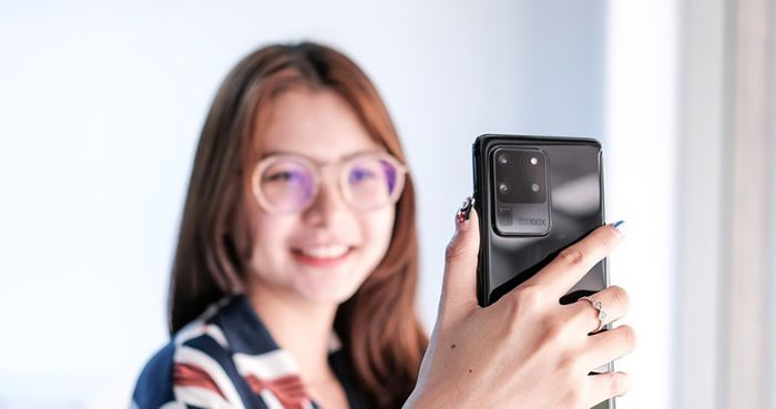 Camera selfie 100MP hứa hẹn nâng cao trải nghiệm chụp ảnh tự sướng và gọi video cho người dùng