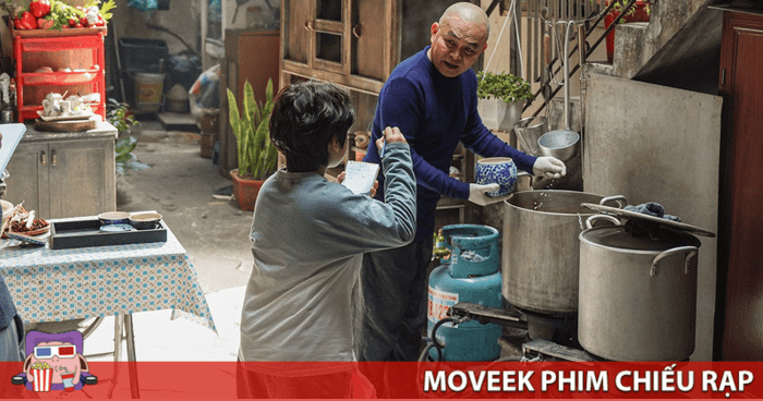 Phim xoay quanh ông Mùi, một người làm nghề phở truyền thống đã lâu, gắn bó với món ăn đặc sắc này suốt bao năm.