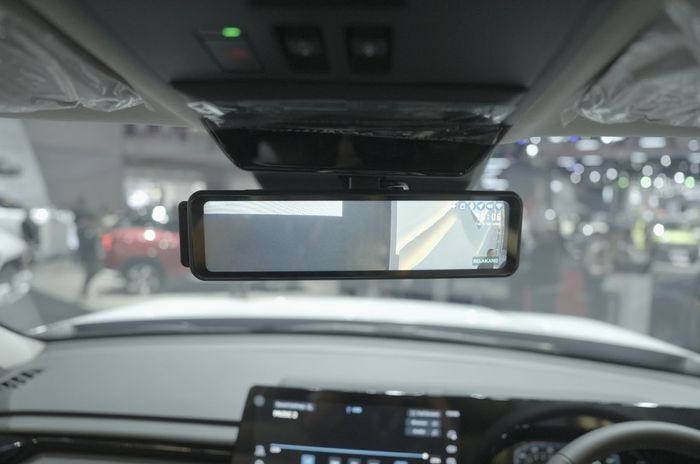 Mitsubishi Destinator & Xforce 5.jpg