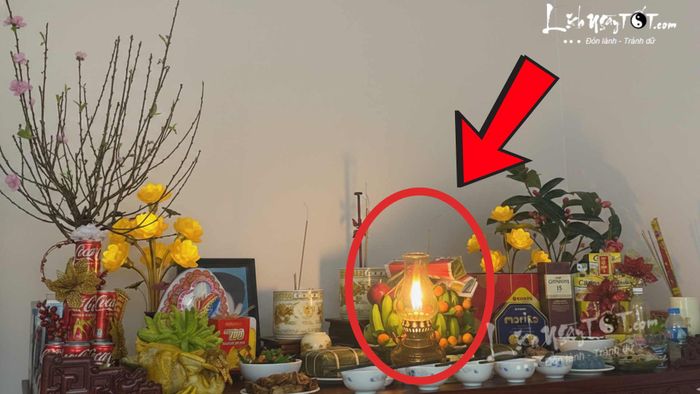 Làm vỡ đèn dầu trên bàn thờ có ảnh hưởng gì không?