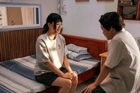 Nhà Ba Tôi Một Phòng là dự án điện ảnh đầu tiên do Trường Giang ngồi ghế đạo diễn.