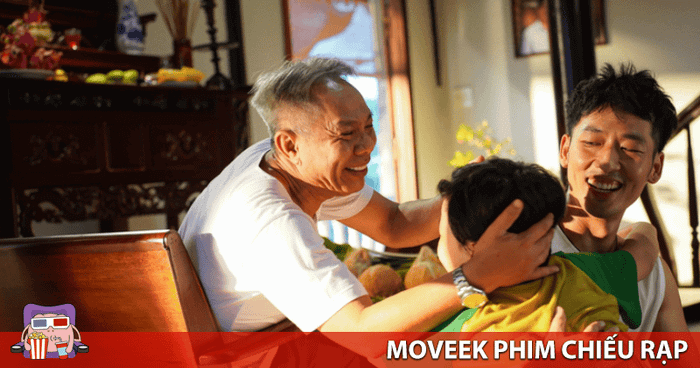 Sự trớ trêu là mẹ con Ngọc lại tình cờ gặp lại chính người cha sinh học của bé Tô, đó chính là Hồng.