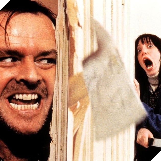 Hình ảnh Jack Nicholson đập cửa bằng rìu trong phim The Shining.