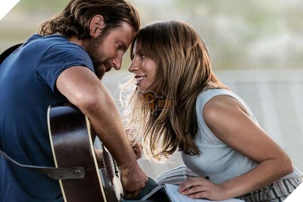 Nhạc phim của 'A Star is Born' có tên là 'Shallow'.