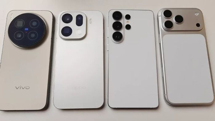 Galaxy S26 Ultra đứng cạnh các đối thủ trên thị trường.