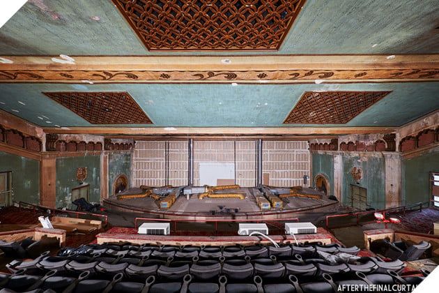 Hình ảnh về rạp chiếu phim trăm năm tuổi Highland Theatre.
