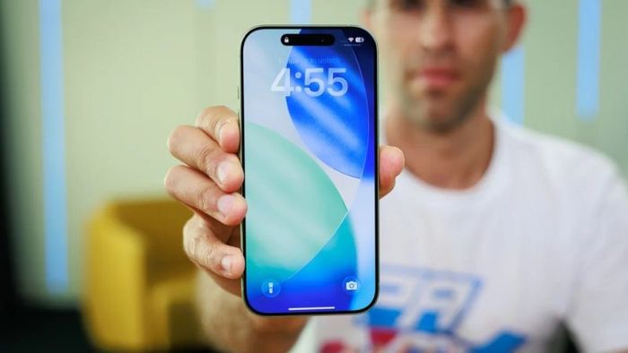 iPhone 16