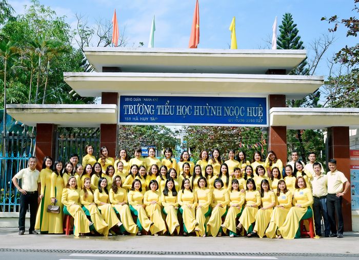 Trường tiểu học Huỳnh Ngọc Huệ ảnh 1