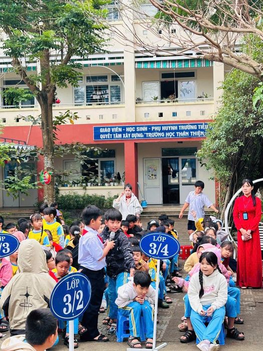 Trường Tiểu học Lê Văn Hiến ảnh 2