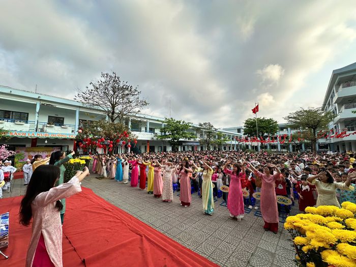 Trường Tiểu học Hồng Quang ảnh 1