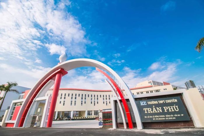 THPT chuyên Trần Phú ảnh 1