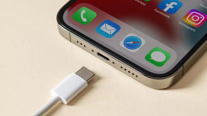 cach-sac-pin-iphone-dung-cach-de-pin-ben-lau-it-chai-10