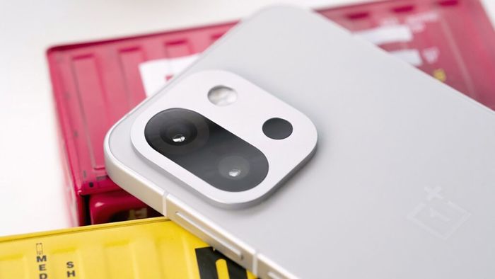 Điện thoại chỉ trang bị hệ thống camera kép ở mặt sau