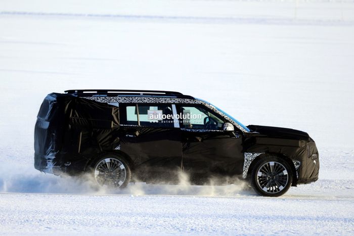 facelifted-2027-hyundai-santa-fe-spied-rocking-new-infotainment-system_12.jpg