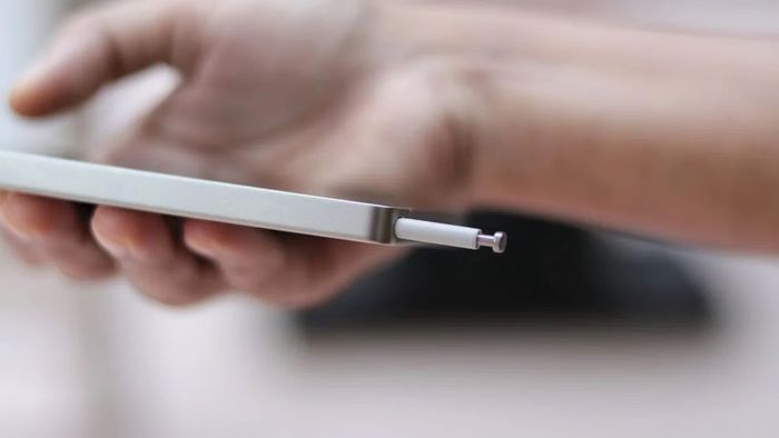Vị trí khe cắm S Pen trên thân máy