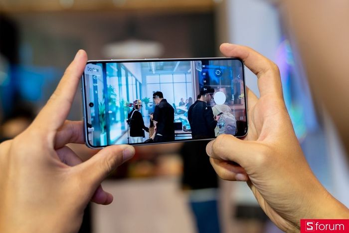 Tính năng trợ lý chỉnh sửa ảnh qua prompt trên Galaxy S26 Series