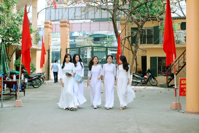 Trường THPT Lý Thường Kiệt ảnh 2