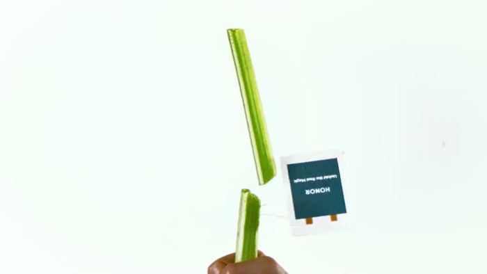 Mặc dù có dung lượng lớn, viên pin vẫn rất mỏng nhờ công nghệ silicon-carbon.