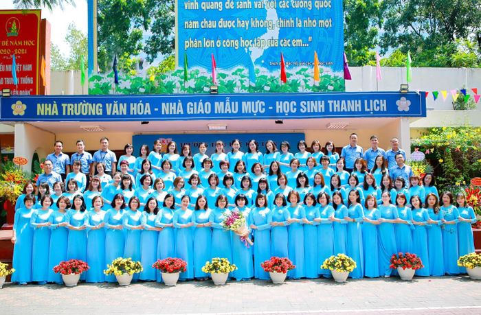 Trường Tiểu học Kim Liên, với không gian học tập rộng rãi, đã và đang cung cấp một nền giáo dục chất lượng, đáp ứng nhu cầu phát triển toàn diện của học sinh.